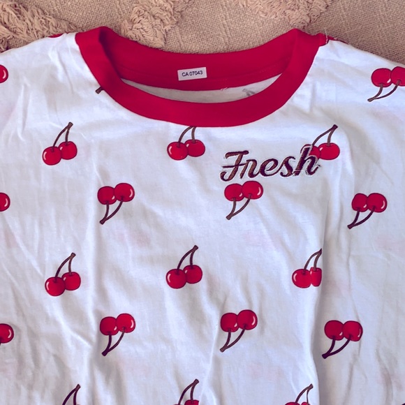 Fresh White tshirt with cherries - Picture 2 of 3